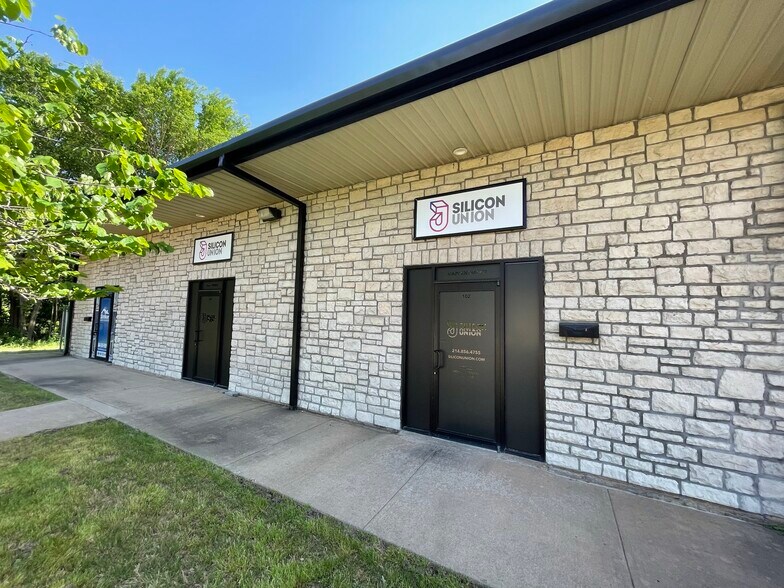 More Photos Of 194 Industrial Blvd, McKinney Showroom For Lease