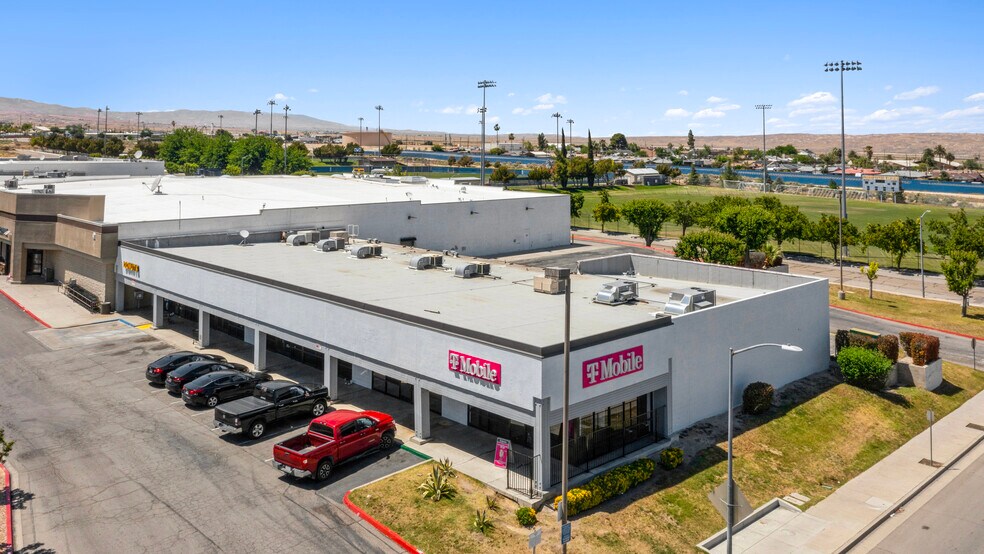More Photos Of 1012-1040 Kern St, Taft Storefront For Sale