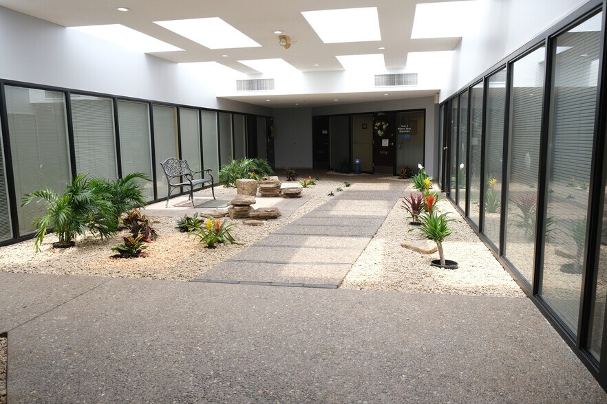 More Photos Of 13975 Manchester Rd, Manchester Medical For Lease