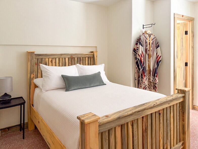 More Photos Of 516 Austin St, Truth Or Consequences Hotel For Sale