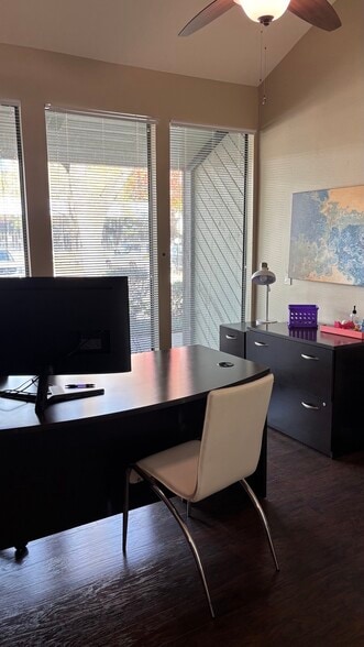 More Photos Of 14343 Torrey Chase Blvd, Houston Office For Sale