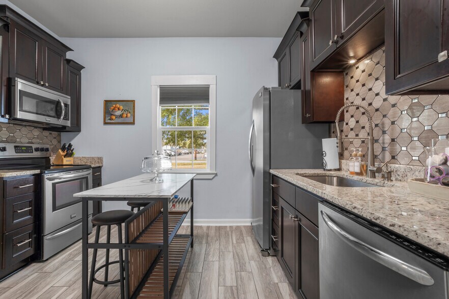 More Photos Of 1705 Government St, Ocean Springs Office For Sale