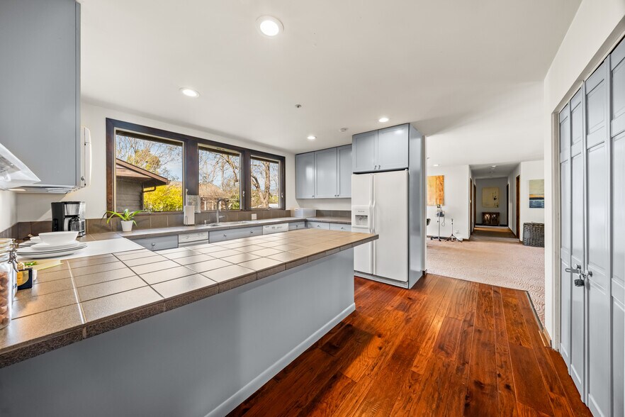 More Photos Of 8 Circle Rd, San Rafael Rehabilitation Center For Sale