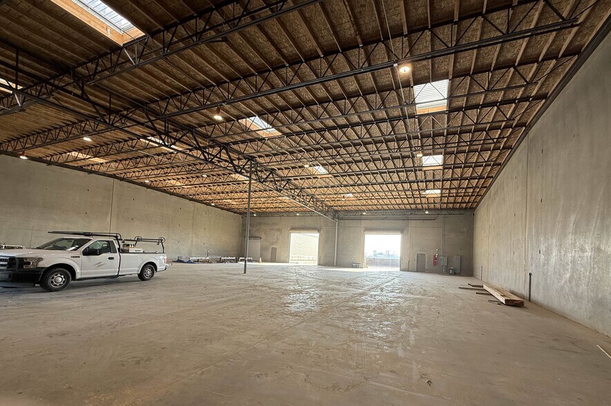 More Photos Of 1140 Glenwood ave, Turlock Showroom For Lease