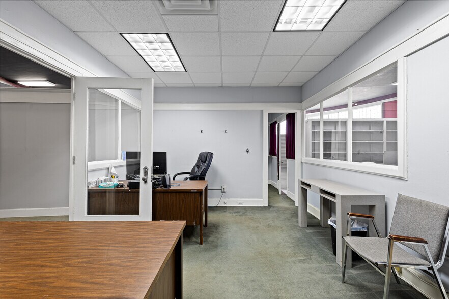 More Photos Of 500 E Main St, Kilgore Office For Sale