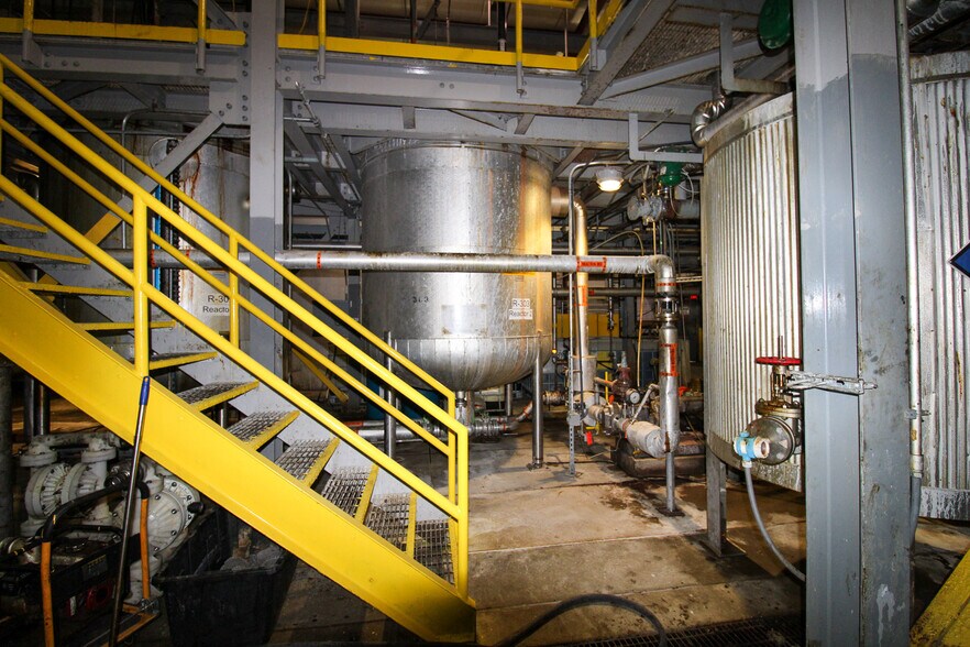 More Photos Of 5640 44th Ave S, Clinton Office For Sale