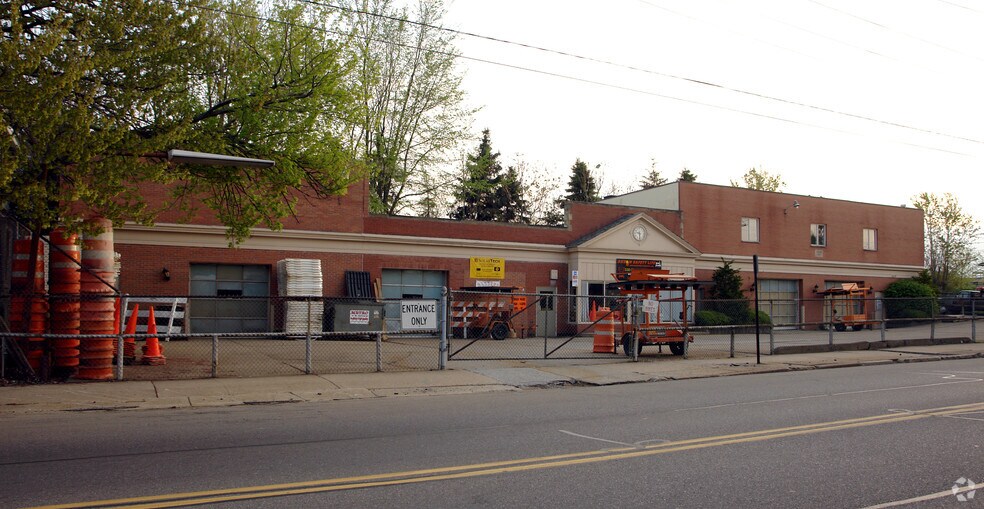 More Photos Of 427 E South St, Akron Freestanding For Sale