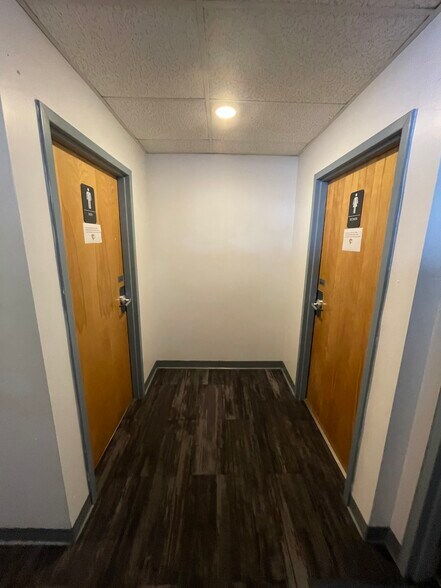 More Photos Of 294 N Winooski Ave, Burlington Storefront Retail Office For Lease