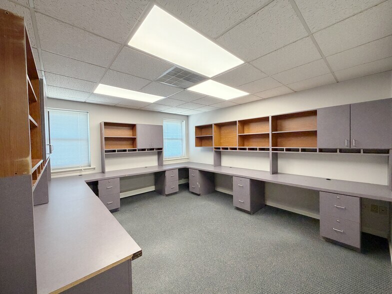 More Photos Of 216 Cedar Ave, Willow Grove Office Residential For Lease