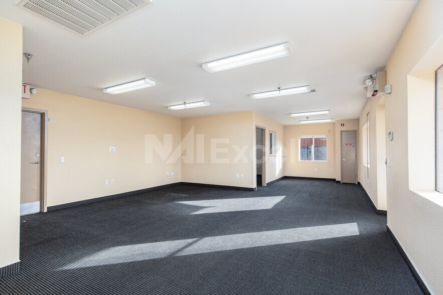 More Photos Of 2057 Pabco Rd, Henderson Warehouse For Lease
