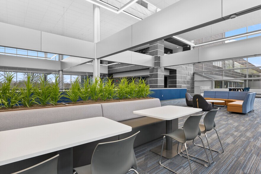More Photos Of 26555 Northwestern Hwy, Southfield Office For Lease