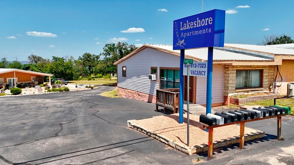 More Photos Of 930 Ranch Road 261, Buchanan Dam Apartments For Sale