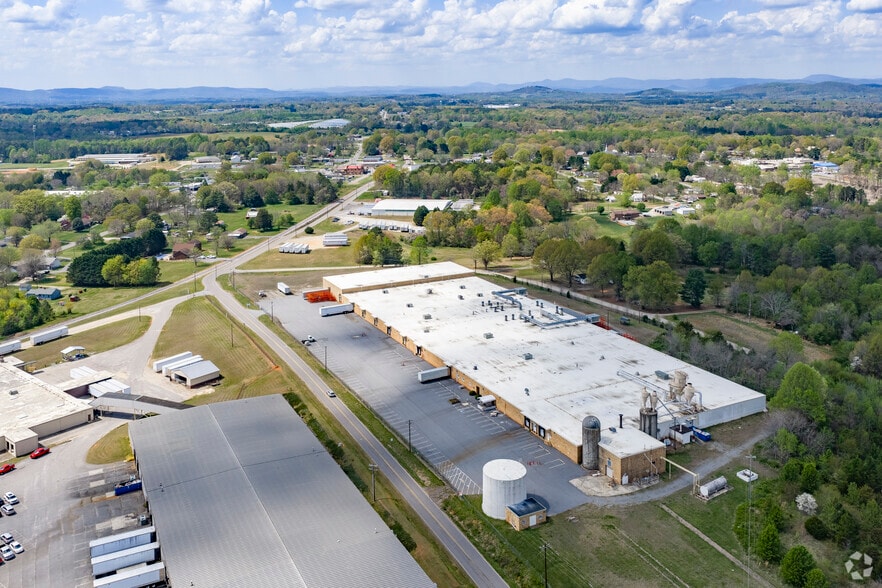 More Photos Of 375 Sharpe Ln, Hiddenite Distribution For Sale