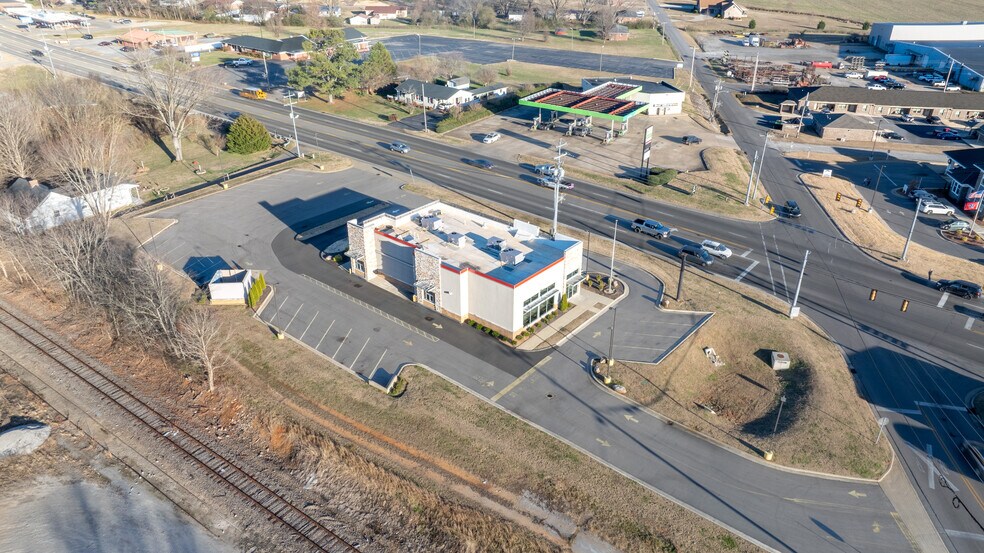 More Photos Of 103 N Military St, Loretto Fast Food For Sale