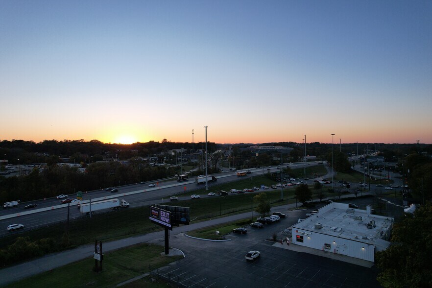 More Photos Of 504 Collins Park Dr, Antioch Freestanding For Sale