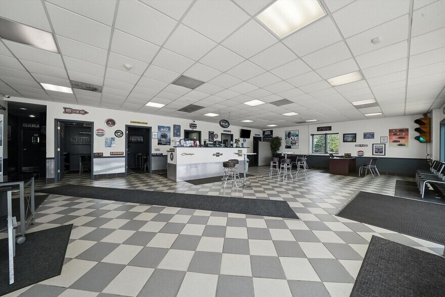 More Photos Of 2920 W 159th St, Markham Freestanding For Sale