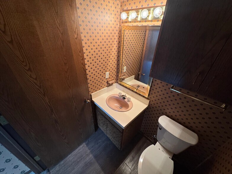 More Photos Of 216 E 10th Street Plz, Edmond Medical For Lease