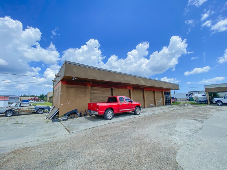 More Photos Of 9 Pass Rd, Gulfport Carwash For Sale