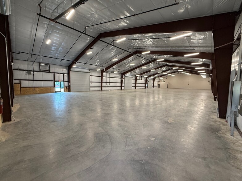 More Photos Of 3000 Wyndham Industrial Dr, Opelika Manufacturing For Lease