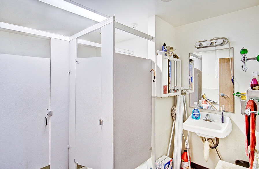 More Photos Of 7109 Telegraph Rd, Montebello Warehouse For Sale