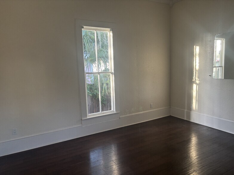More Photos Of 117 S French Ave, Sanford Restaurant For Lease