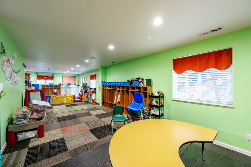 More Photos Of 751 Avoca Ave, Sheridan Daycare Center For Sale