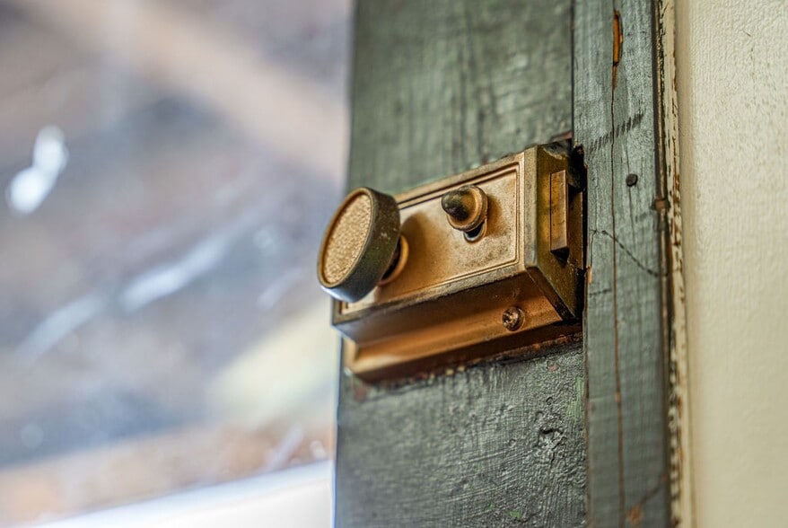 More Photos Of 1214 College St, Clarksville Warehouse For Lease