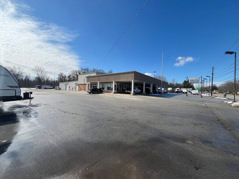More Photos Of 7370 N Ridge Rd, Madison General Retail For Lease