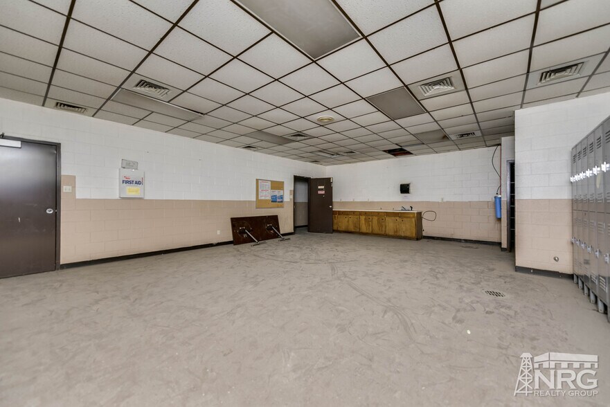 More Photos Of 701 W Murphy St, Odessa Manufacturing For Sale