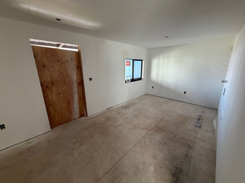 More Photos Of 342 S Broadway St, Estacada General Retail For Lease
