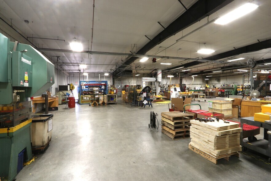 More Photos Of 238 Industrial Park Dr, Monticello Distribution For Sale