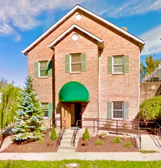 Primary Photo Of 187 W Main St, Saint Clairsville Medical For Lease