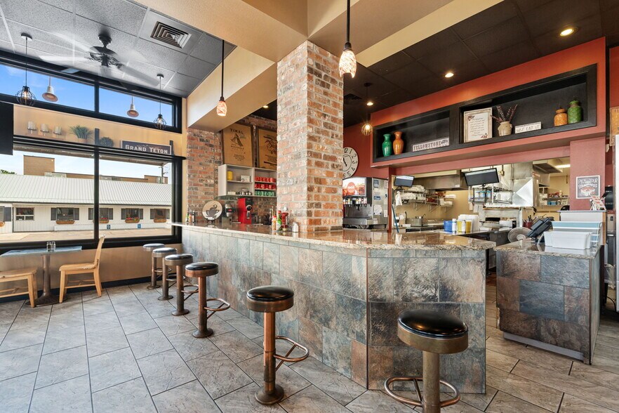 More Photos Of 1138 Yellowstone, Pocatello Restaurant For Sale