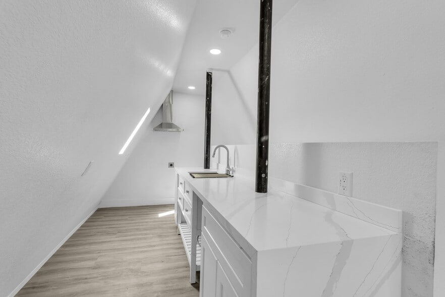 More Photos Of 2550 Fremont St, Las Vegas Auto Dealership For Sale