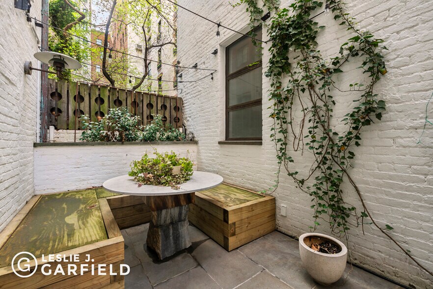 More Photos Of 38 E 63rd St, New York Office Residential For Sale
