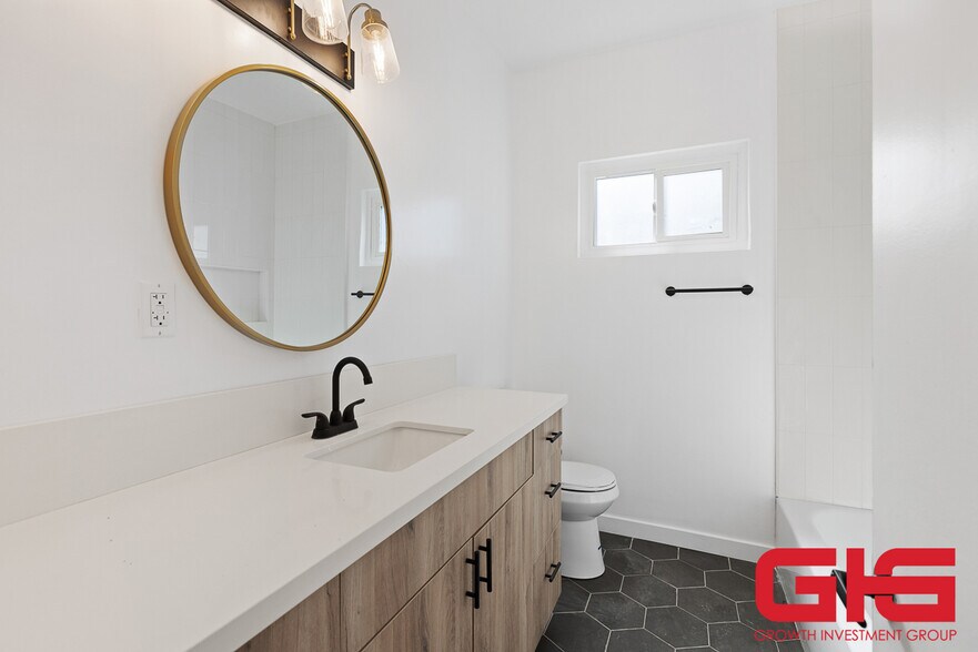 More Photos Of 1063 Justin Ave, Glendale Apartments For Sale