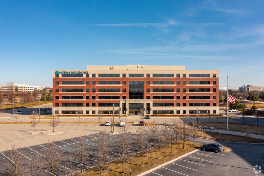 More Photos Of 880 W Long Lake Rd, Troy Coworking Space
