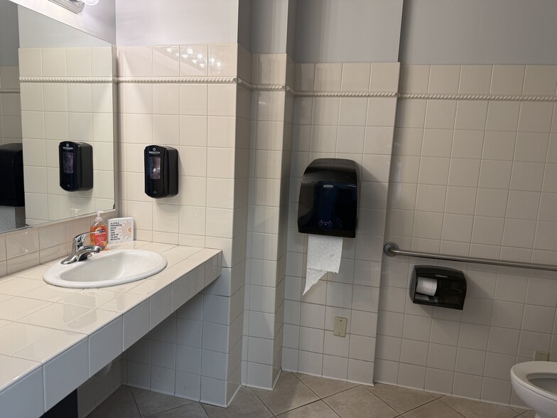 More Photos Of 5512-5518 Britton Dr, Long Beach Office For Lease