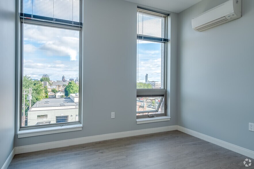 More Photos Of 211 W Mineral St, Milwaukee Apartments For Lease