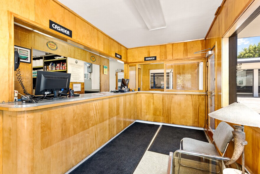 More Photos Of 1714 4th St, San Rafael Storefront Retail Residential For Sale
