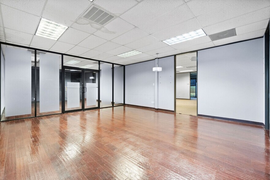More Photos Of 25307 I-45, Spring Medical For Lease