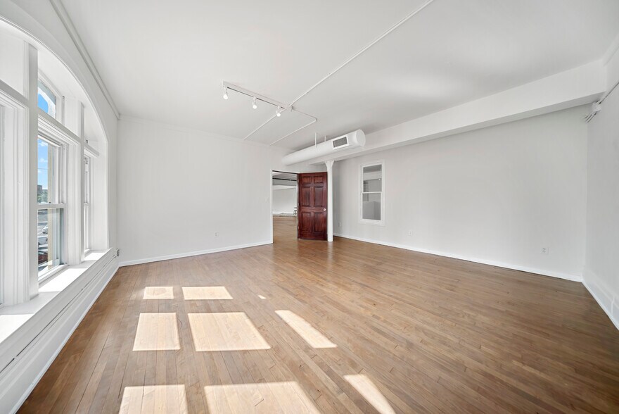 More Photos Of 2055 Gratiot Ave, Detroit Storefront Retail Office For Lease