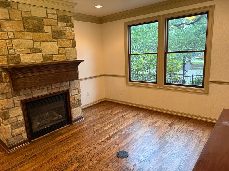 More Photos Of 446 Heights Blvd, Houston Office Residential For Lease