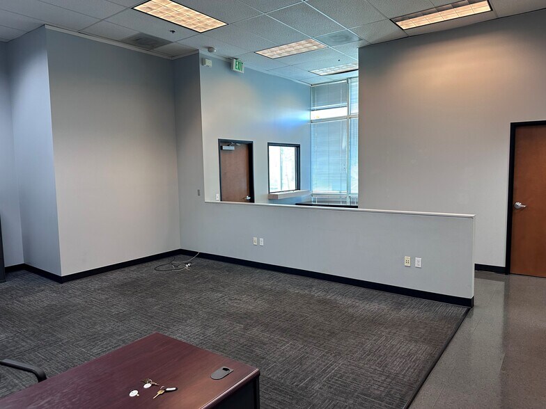 More Photos Of 5220-5232 NE 152nd Pl, Portland Warehouse For Lease