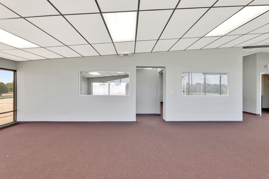 More Photos Of 11209 W Kellogg, Wichita Auto Dealership For Sale