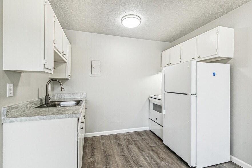 More Photos Of 2475-2503 Hancock Expy, Colorado Springs Apartments For Sale