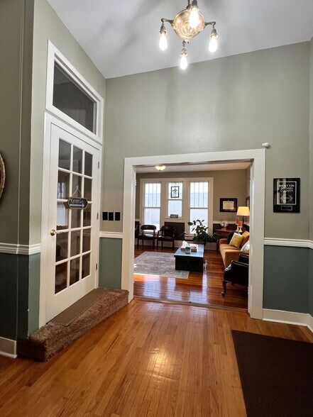 More Photos Of 306 N Austin St, Comanche Office For Sale