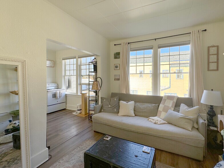 More Photos Of 306 W 1st St, Port Angeles Apartments For Sale