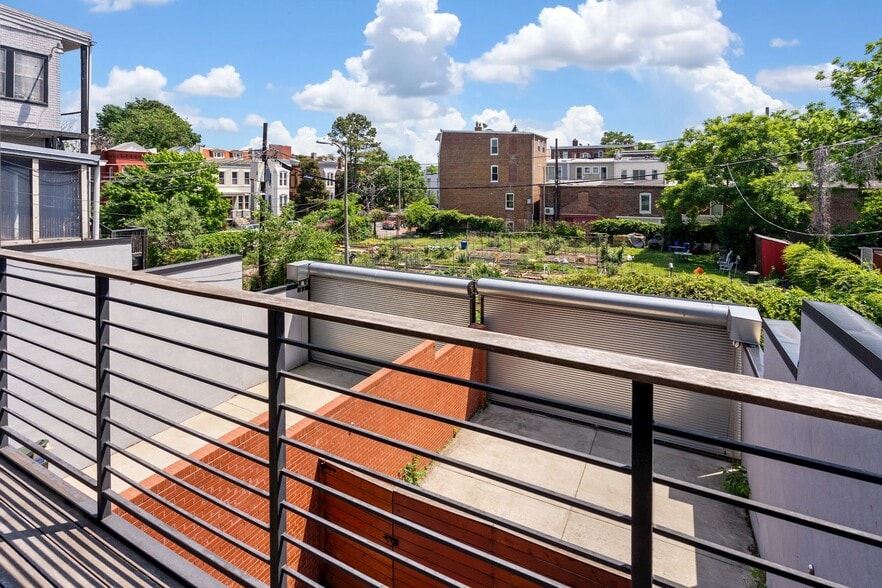 More Photos Of 513 C St NE, Washington Office Residential For Lease