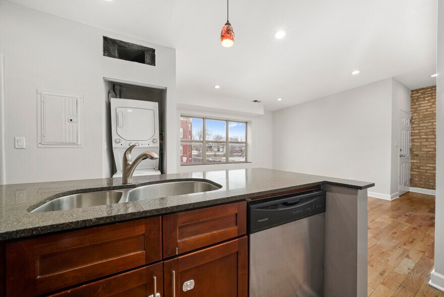 More Photos Of 2038-2048 W Touhy Ave, Chicago Apartments For Sale